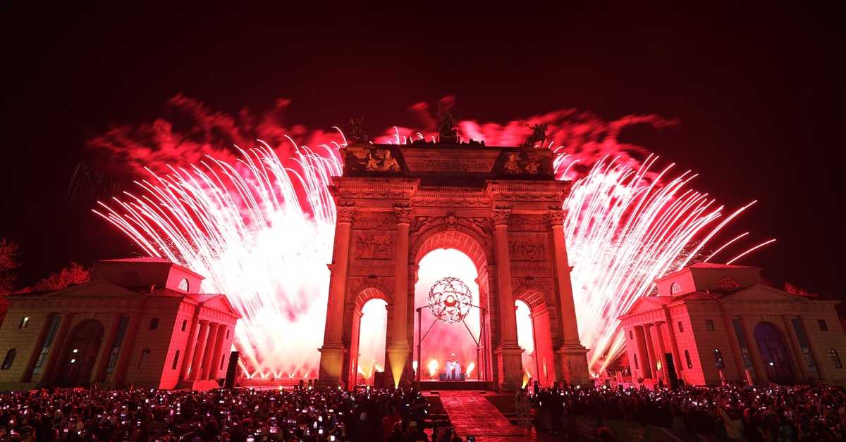 Пламенови горе у Милану и Кортини, отворене су 25. Олимпијске зимске игре