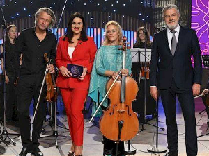 Волим класику: Данијел Роуланд и Маја Богдановић са пријатељима 