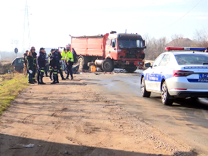 Директан судар аутомобила и камиона код Вреоца – двоје погинулих, дечак и мајка повређени