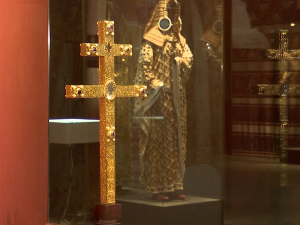 Круна краља Твртка, крст Светог Саве и студенички крст у новој поставци Историјског музеја Србије