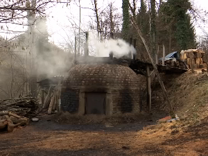 Како у Драгачеву деценијама опстаје и ради више од 150 ћумурана?