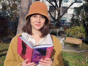 Марија Драгнић:  ,,На шакама земље“