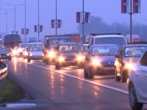 Судар два путничка аутомобила код насеља Радиофар, повређена једна особа