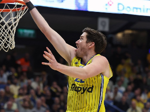 Проблем за Макаби - Ти-Џеј Лиф мора на операцију