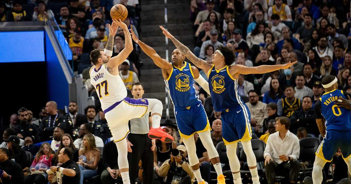 Лејкерси после скоро месец дана победили на гостовању