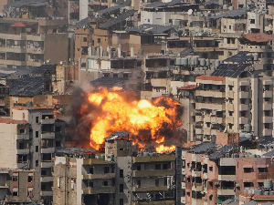 Нова серија ваздушних удара на Бејрут; Напади дроновима у Дубаију, Оману и Ираку