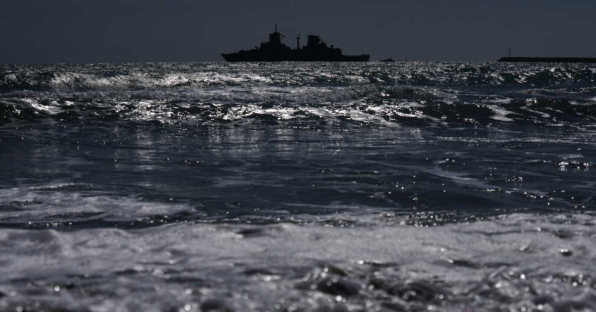 Ирански дронови циљају нафтна поља и танкере у Заливу; САД нису још спремне да прате танкере кроз Ормуски мореуз