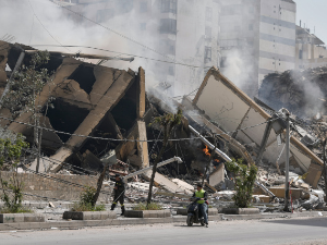 Ирански дронови циљали нафтна поља и танкере у Заливу; Израел гађао Либан и кључну иранску нуклеарну локацију