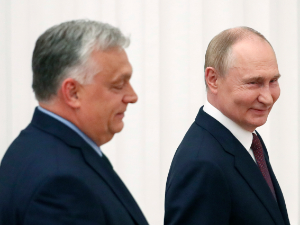 Зеленски упоредио Орбана с Путином – у чему је само разлика; гори складиште нафте у Русији