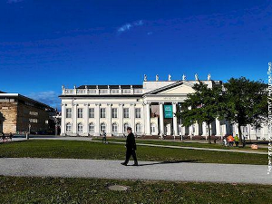 Авангарда – језик лудости: Изведба, 8-10