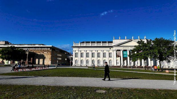 Авангарда – језик лудости: Изведба, 8-10