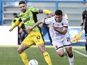 Фудбалери Болоње победили Сасуоло, Пиза надиграла Каљари у Серији А