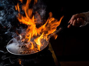 Кухињска физика: Колико треба чекати да из флаше исцури и последња кап уља