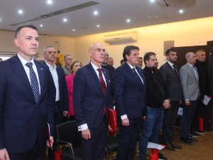 Скупштина Напретка одбила оставку управе; Гашић: Људе које имамо морамо да чувамо