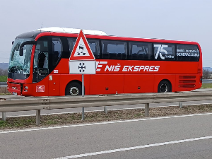 Судар аутобуса и камиона на ауто-путу Београд - Ниш, четири особе повређене