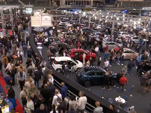 Звезда сајма аутомобила "астон мартин" од пола милиона - само за позирање и уздахе