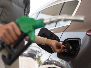 Акцизе ниже, притисак већи – колико дуго Србија може да држи цене горива под контролом