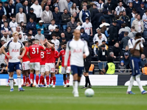 Тотенхем тоне све дубље, Нотингем убедљив у гостима