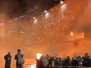 Ескалација протеста у Албанији - бачени Молотовљеви коктели на владу, полиција узвратила сузавцем и воденим топовима