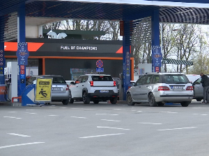 Цене нафте на клацкалици - у Србији продужена уредба о регулисању цена деривата