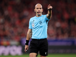 Португалац Луис Годињо суди пријатељски меч између фудбалера Шпаније и Србије