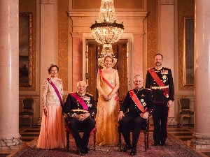 Тијаре на банкету у Ослу, али без „посрнуле Пепељуге“