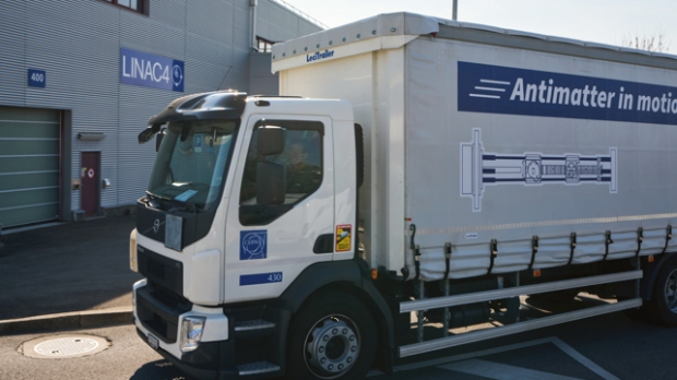 Историјски успех и почетак нове ере истраживања – успешан транспорт антиматерије камионом