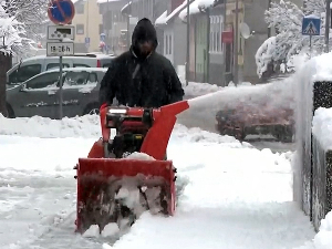 Снежно невреме паралисало регион – оркански ветар у Словенији, црвени аларм у Хрватској
