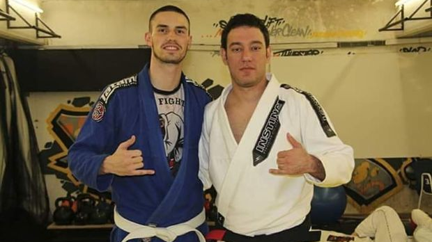 Пут победника: Два брата. Два скалпела. Један татами.