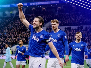 Евертон рутински до бодова против Барнлија, "карамеле" и даље желе у Европу