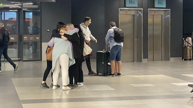 Авион из Дубаија са 200 српских држављана слетео у Београд