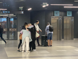 Авион из Дубаија са 200 српских држављана слетео у Београд