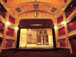 Павле Угринов: Силуете