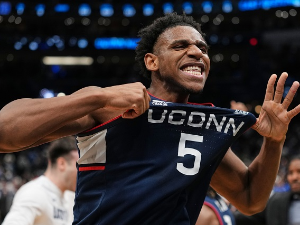 Јукон шокирао Дјук тројком у последњој секунди за пласман на Фајнал-фор НЦАА лиге