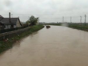 На снази редовне мере одбране од поплава, после обилних падавина поједина домаћинства без струје