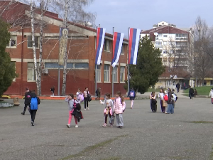 Са којим проблемима се у Нишу суочавају родитељи и њихова деца са сметњама у развоју у недостатку педагошких асистената у школама?