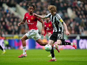 Њукасл са играчем мање прекинуо добру серију Манчестер јунајтеда