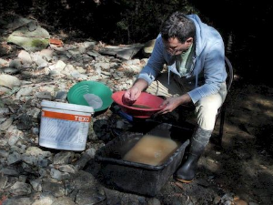 Човек и камен: Злато испирање