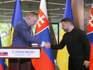 Фицо: Ништа не верујем Зеленском, чак ни да му је нос међу очима; Сијарто: Ослобођени војници остају у Мађарској