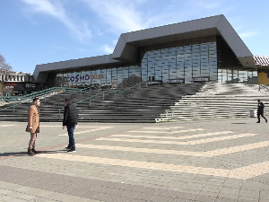 Реакције након отказивања концерта Тонија Цетинског – Спенс подсећа на своју улогу током ратова деведесетих