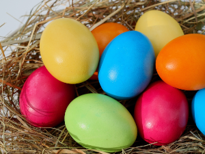 Обичаји, веровања, радост и симболика фарбања јаја