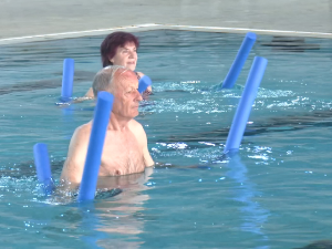 Програм "Пливај и уживај" за крушевачке пензионере