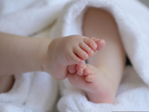 Несвакидашња сцена код Малог Пожаревца – жена се породила на пумпи