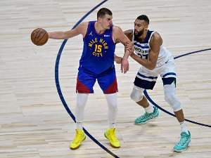 Ново поглавље растућег ривалства – наставља се Јокићев плес са "вуковима"