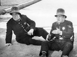 Абот и Костело срећу кистонске полицајце