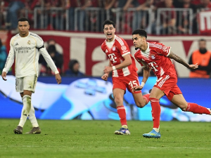 Спектакл са седам голова у Минхену послао Бајерн у полуфинале Лиге шампиона, црвени картон пресекао Реал
