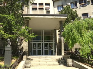 Медицински факултет: Избори регуларни, инциденти касније уследили; Студенти у блокади: Просветна инспекција стигла у деканат