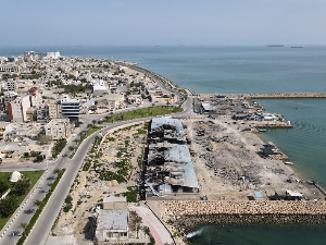 Иран отворио Ормуз за сва пловила, пале цене нафте; Трамп: Поморска блокада Техерана остаје на снази