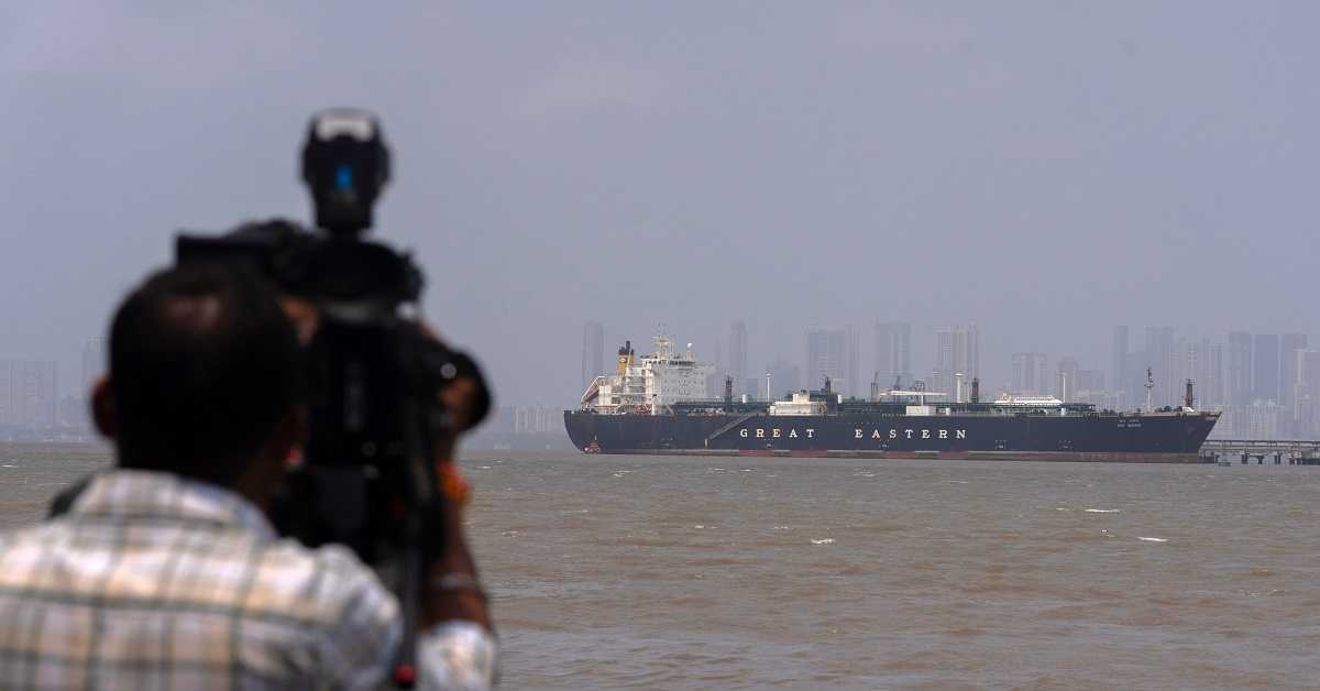 Први крузер прошао кроз Ормуз од почетка рата; Трамп: Иран пристао да преузмемо обогаћени уранијум