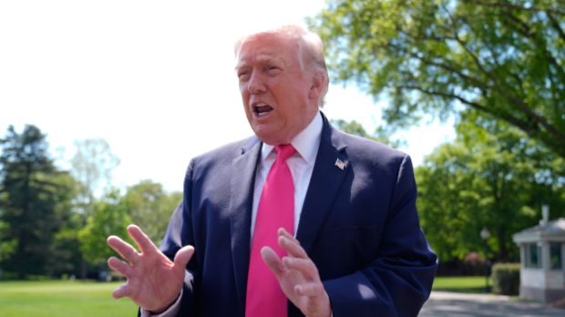 Трамп: Ако Иран одбије договор, неће остати ниједна електрана ни мост; Техеран: Ормус је наш, блокада се наставља